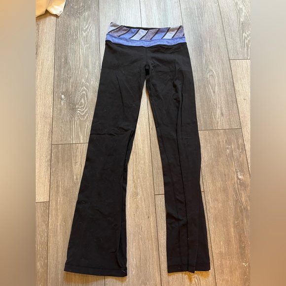 lululemon athletica Black and Blue Leggings - Picture 1 of 6